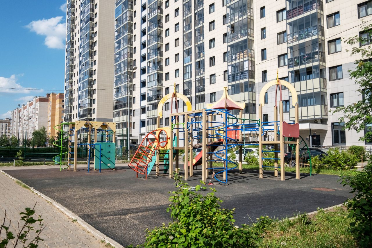 Детская площадка, Апартаменты Sweet Home Около Казанской Ривьеры
