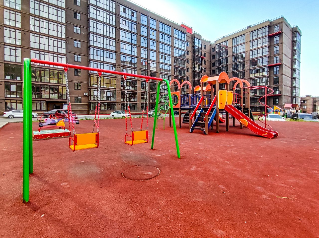 Детская площадка, Апартаменты Люкс у парка