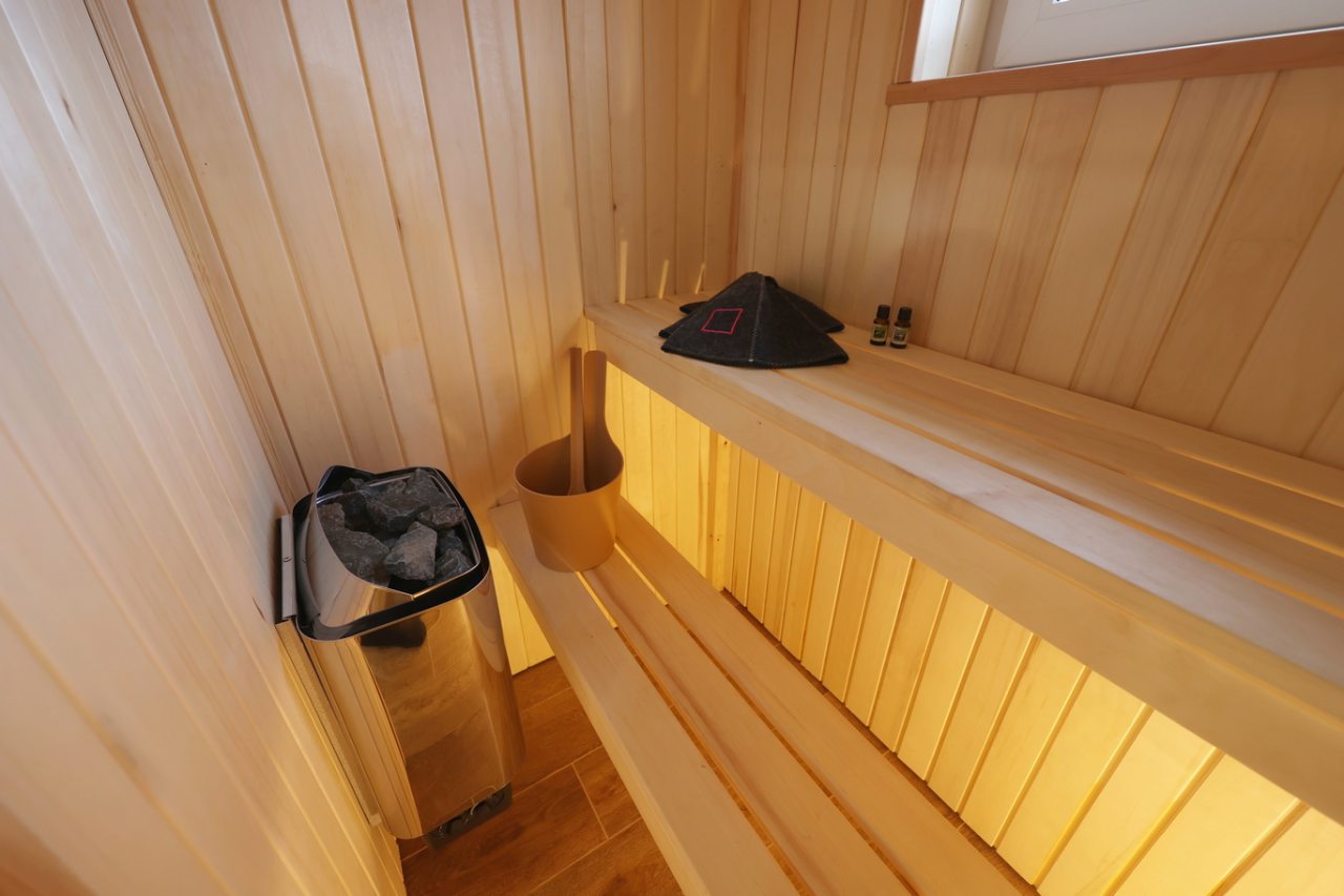 Финская сауна с аромо-маслами входит в стоимость проживания.