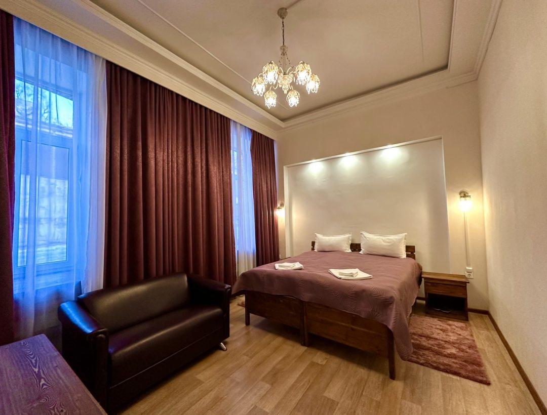 Двухместный (Двухместный номер-стандарт с двуспальной кроватью) гостиницы Аллюр, Владивосток
