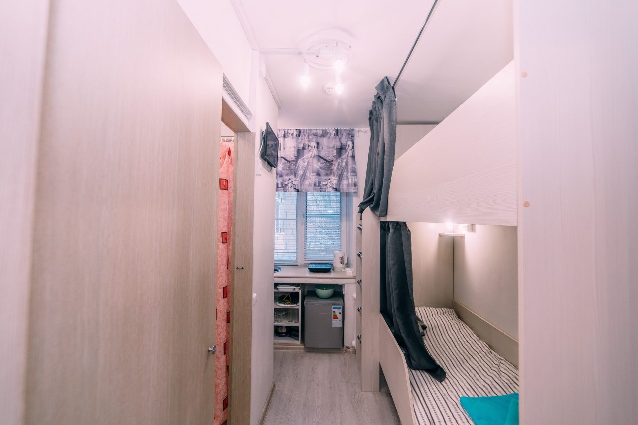 Общий вид комнаты. Слева вход в свой индивидуальный санузел.