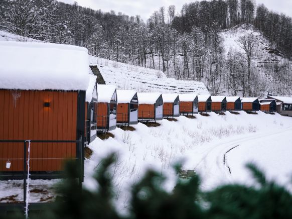 Глэмпинг Эндемик, Красная Поляна