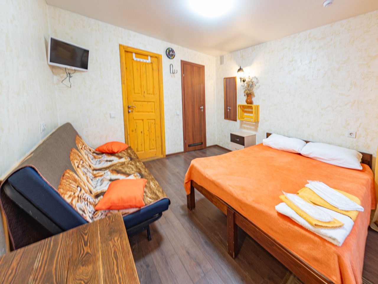 Трёхместный и более (С душем и санузлом), Мини-отель Соня