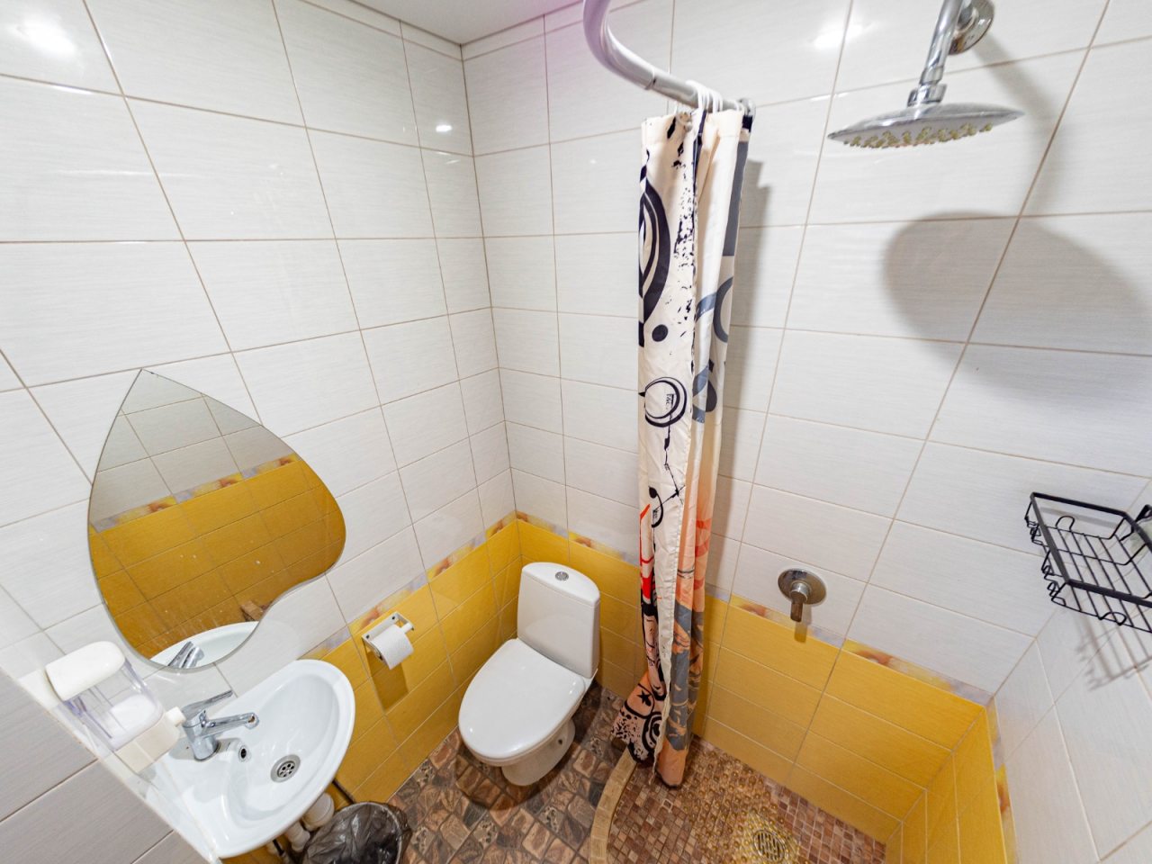 Трёхместный и более (С душем и санузлом), Мини-отель Соня