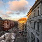 Апартаменты (Просторные апартаменты с видом на памятник Пушкину А.С. для большой семьи или компании), Апартаменты Соло Апарт Центр