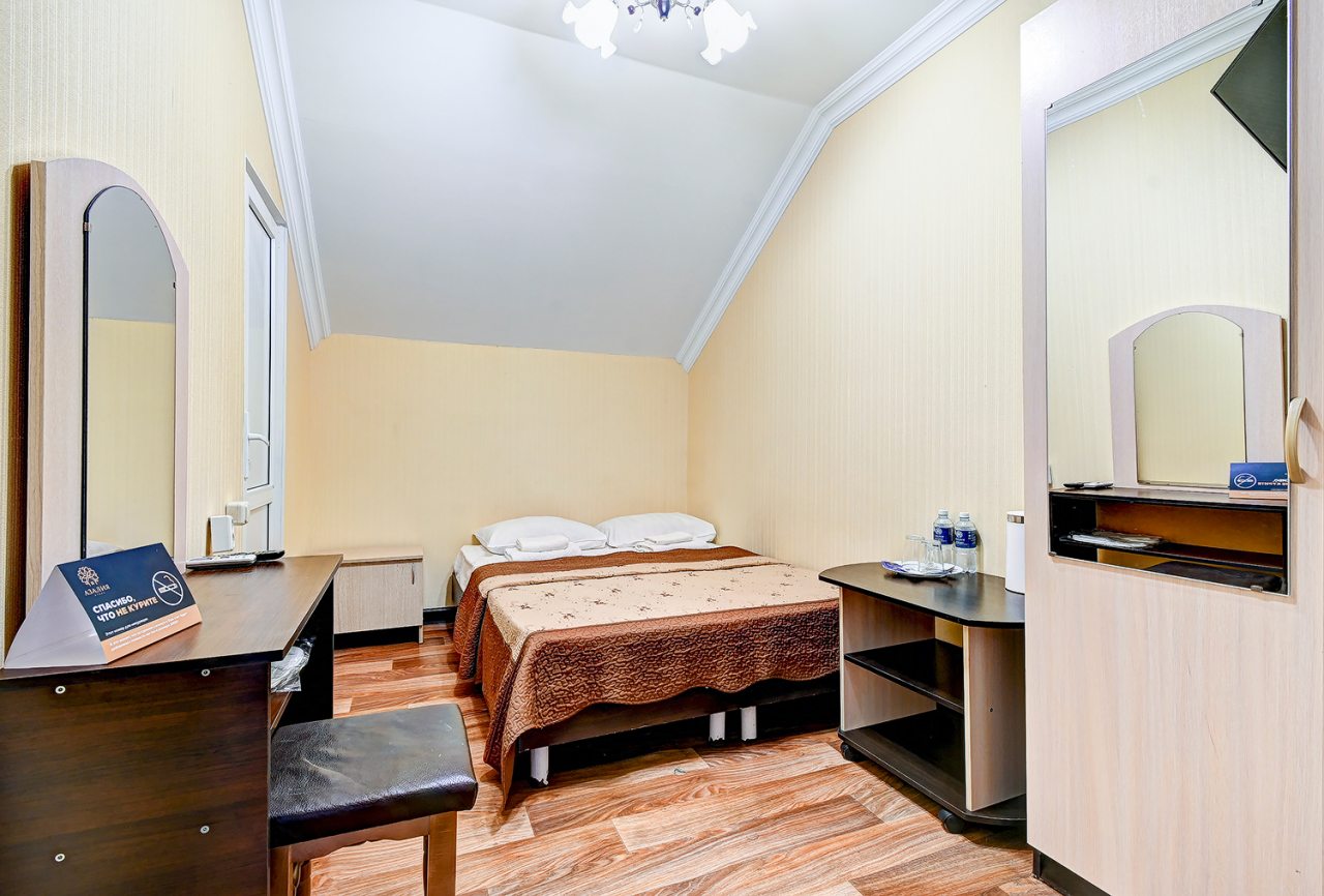 Двухместный (Двухместный с двуспальной кроватью) мини-отеля Мимоза, Сочи