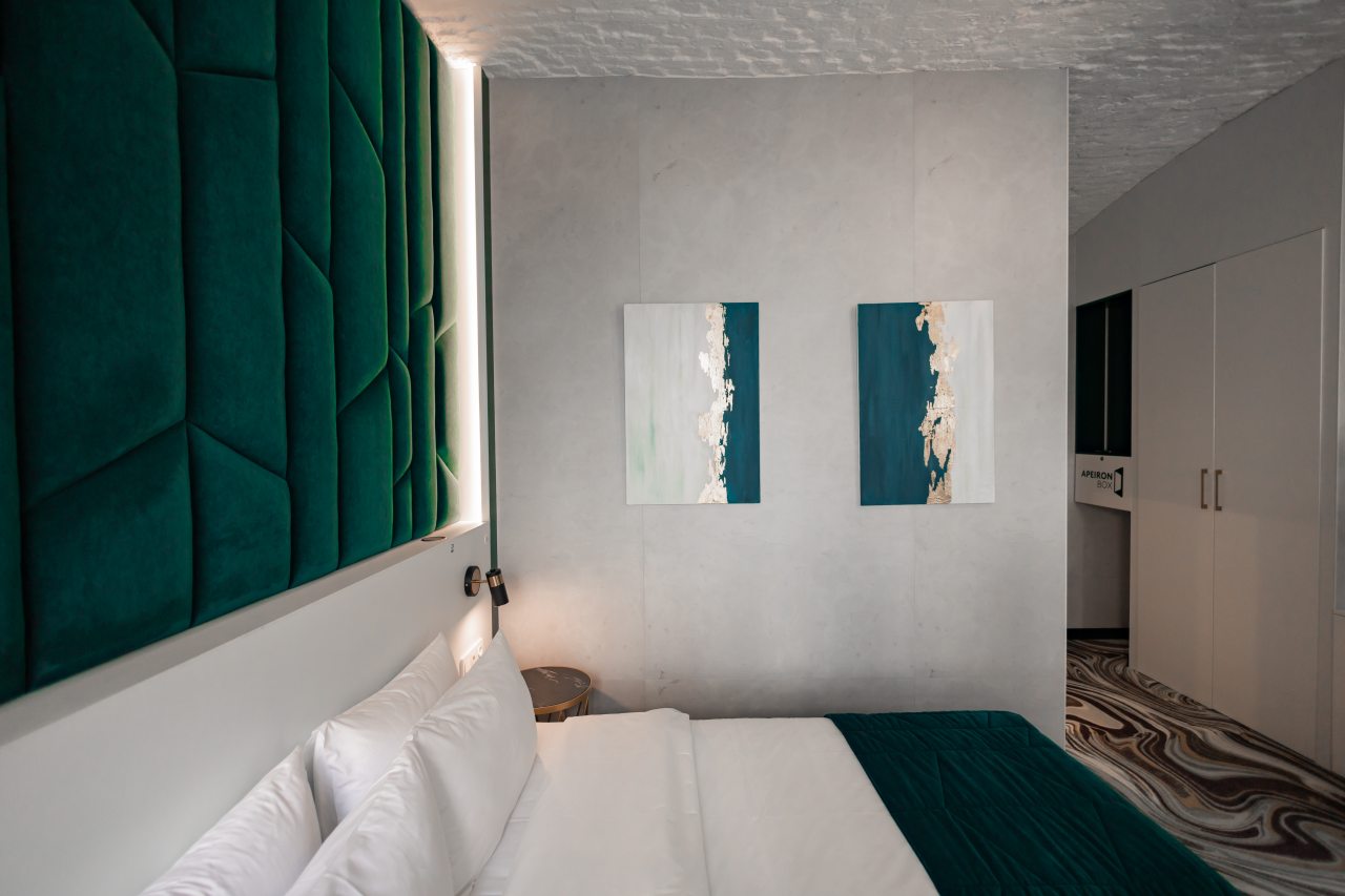 Люкс, Отель ApeironSpace