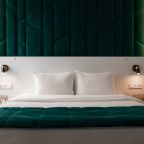 Люкс, Отель ApeironSpace