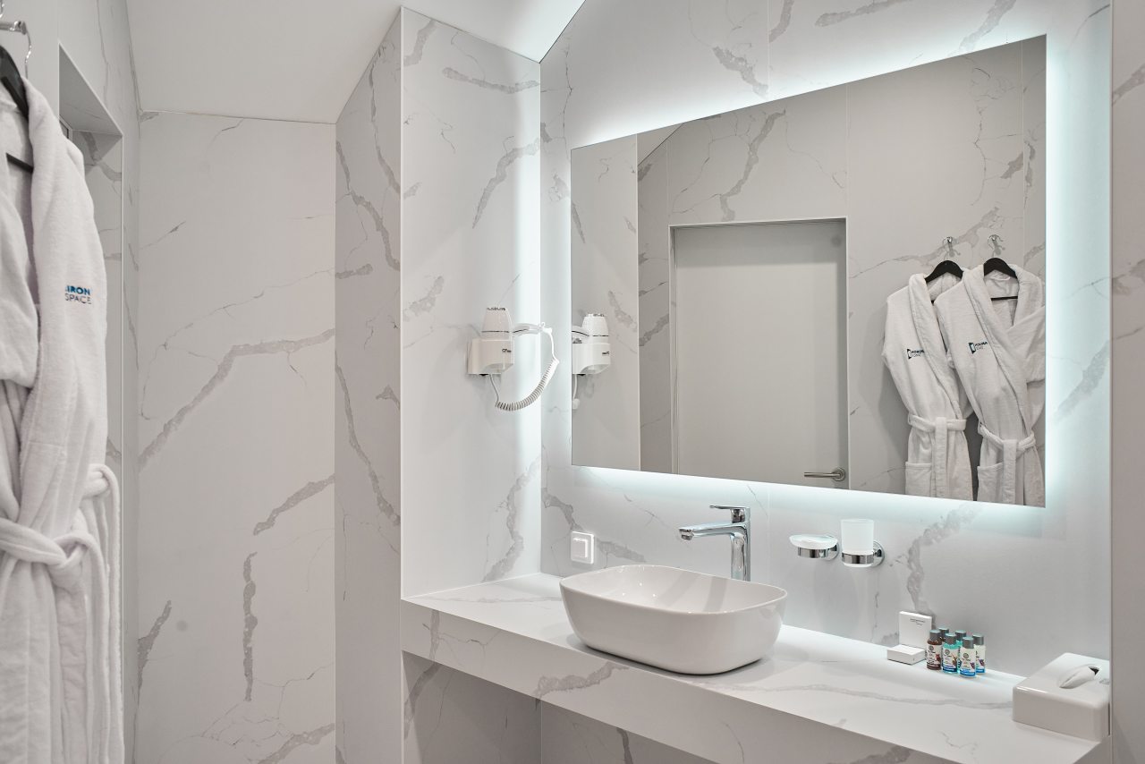 Люкс, Отель ApeironSpace