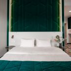 De Luxe (Люкс с видом на Кремль), Отель ApeironSpace