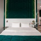 De Luxe (Люкс с видом на Кремль), Отель ApeironSpace