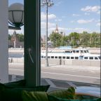 Вид на набережную, Отель ApeironSpace