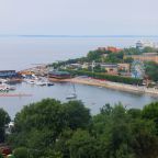 Вид на Амурский залив, Отель Экватор