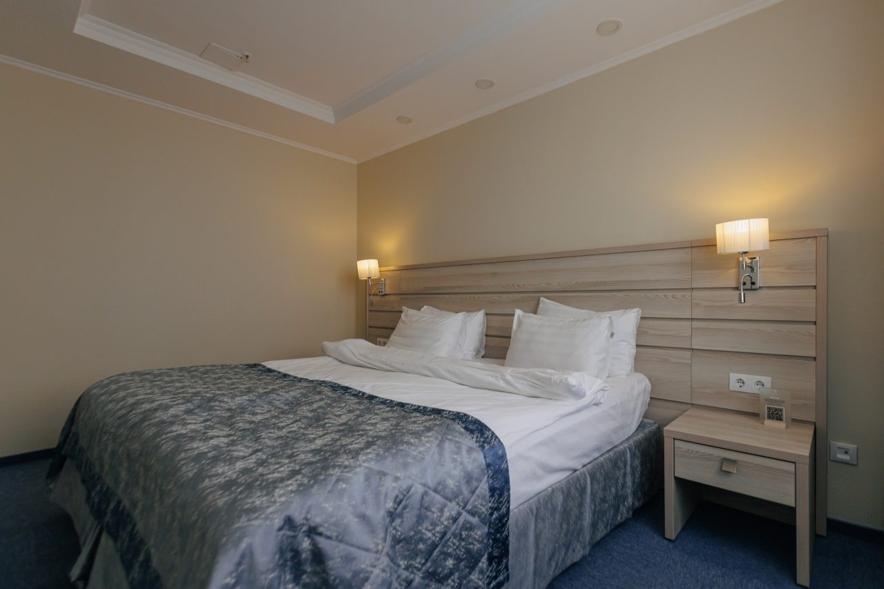 Полулюкс (Джуниор Сюит с видом на город), Отель Экватор