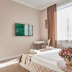 Люкс (Семейный двухкомнатный  люкс на 2 этаже), Гостевой дом Е17