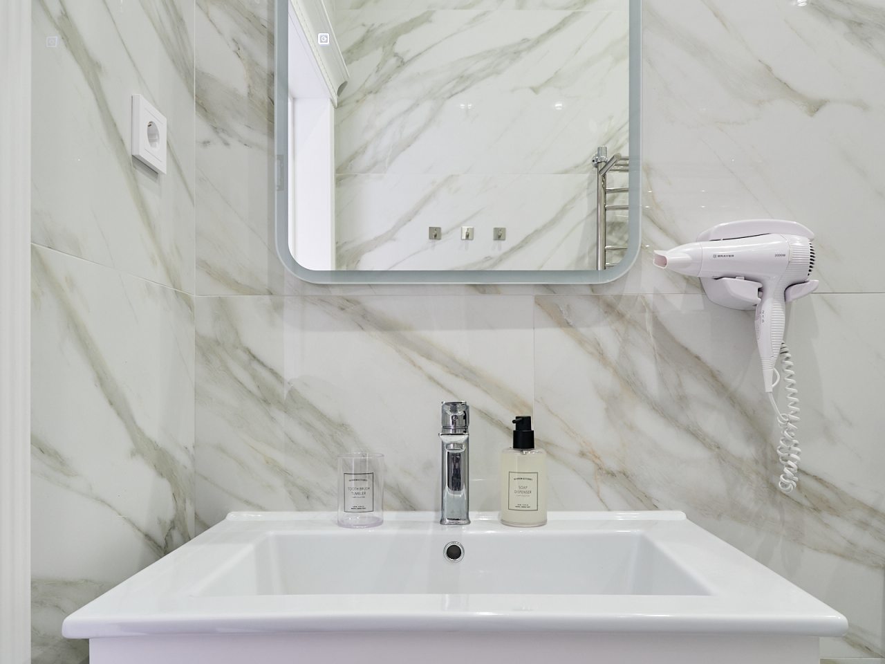 Люкс (Семейный двухкомнатный  люкс на 2 этаже), Гостевой дом Е17