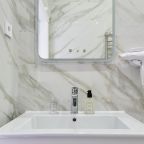 Люкс (Семейный двухкомнатный  люкс на 2 этаже), Гостевой дом Е17