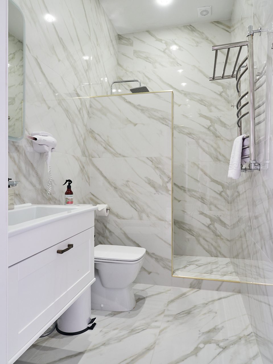 Люкс (Семейный двухкомнатный  люкс на 2 этаже), Гостевой дом Е17