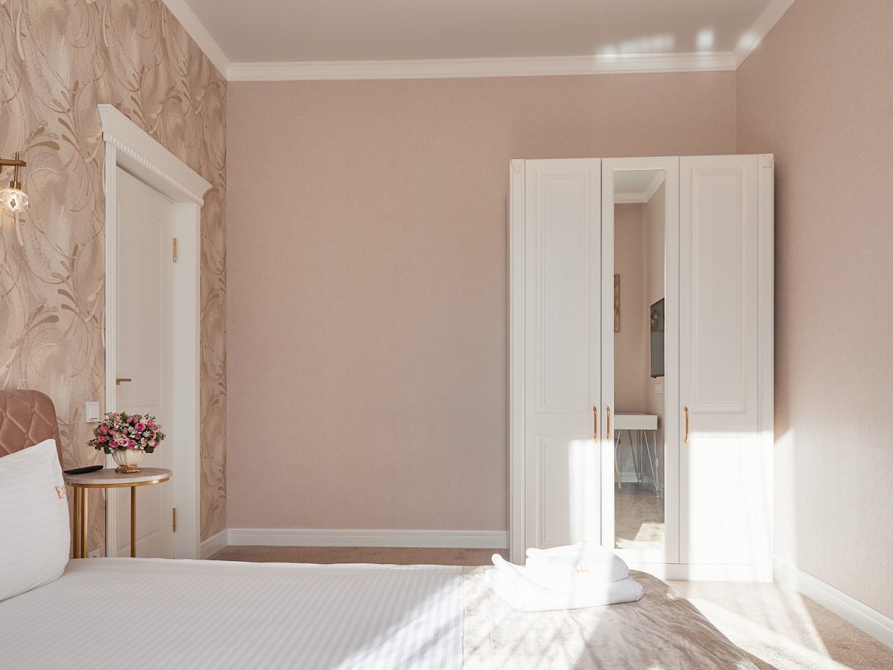 Люкс (Семейный двухкомнатный  люкс на 2 этаже), Гостевой дом Е17