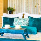 Двуспальная кровать