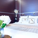 Двухместная кровать с удобным матрасом