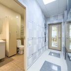 Коридор с вместительным шкафом-купе с гардеробной системой