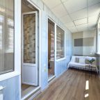 Теплая, тихая и отапливаемая лоджия с диваном — идеальное ме