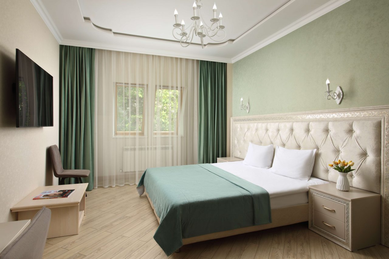 Двухместный (Полулюкс ( ОДНА БОЛЬШАЯ КРОВАТЬ)), Гостиница Hotel&Dallas