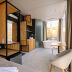 Дом (Зеркальный с ванной с панорамными окнами), Загородный отель Резиденция Северное Сияние