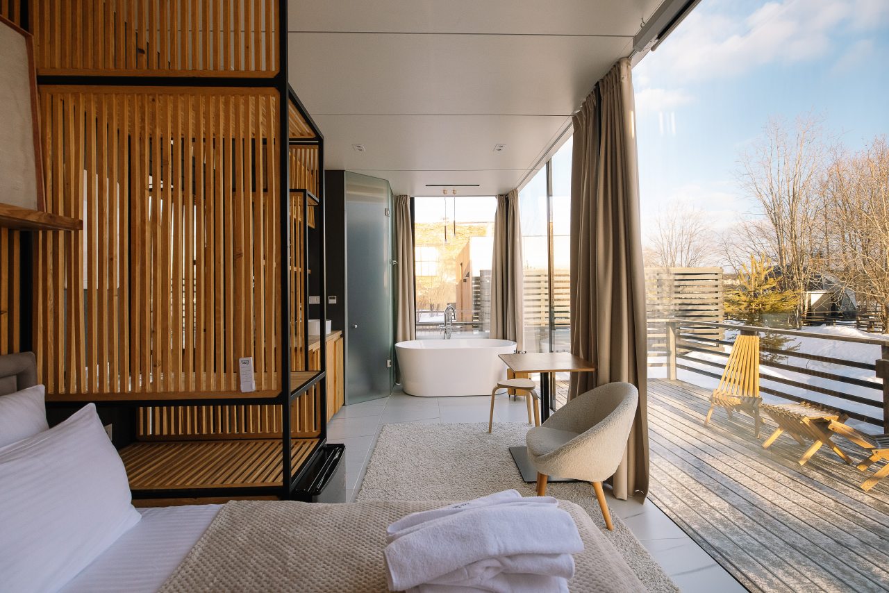 Дом (Зеркальный с ванной с панорамными окнами), Загородный отель Резиденция Северное Сияние