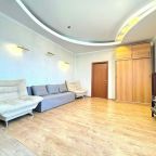 Апартаменты (Четырехкомнатные апартаменты), Четырехкомнатные апартаменты в центре на Островского