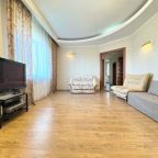 Апартаменты (Четырехкомнатные апартаменты), Четырехкомнатные апартаменты в центре на Островского