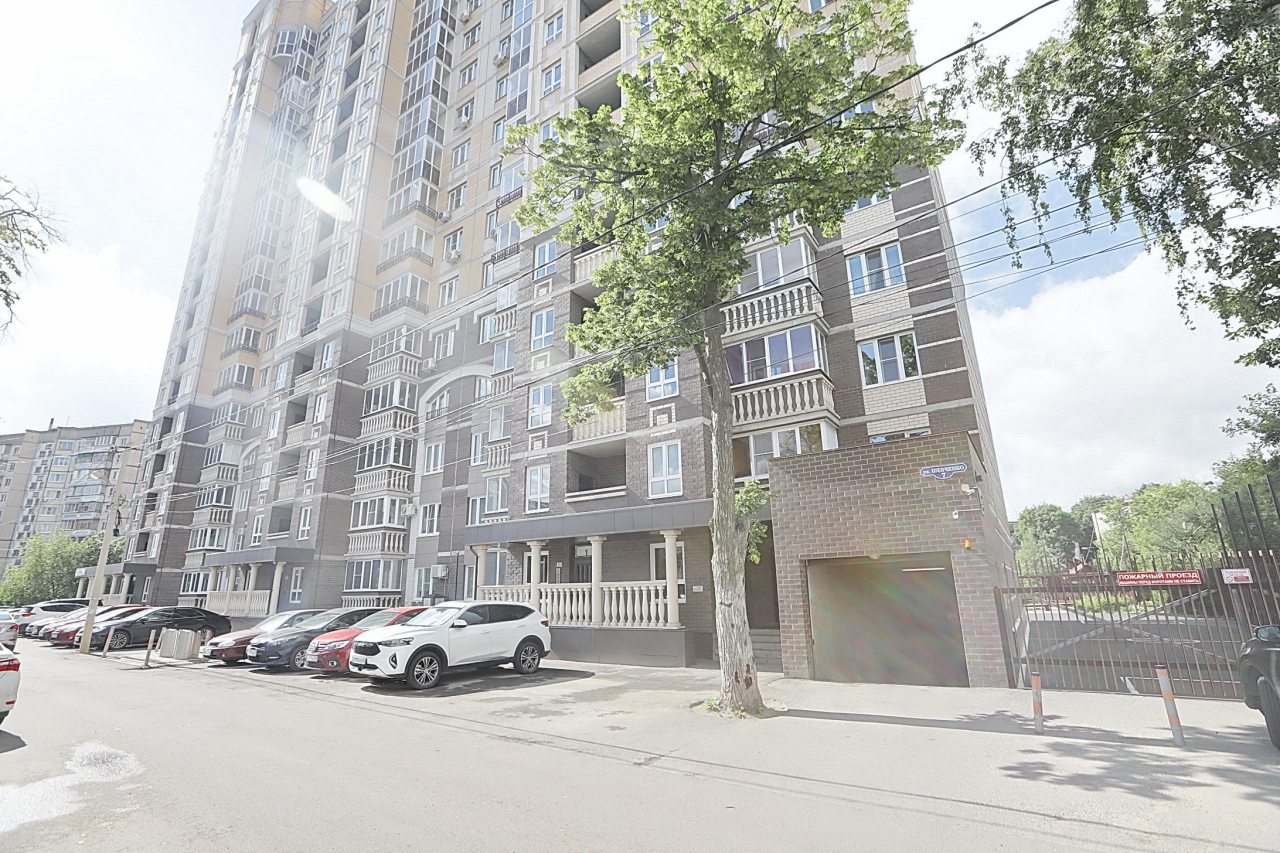 парковка открытая возле дома