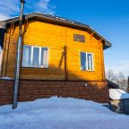 Стоянка автомобилей рядом с домом, всегда расчищена от снега