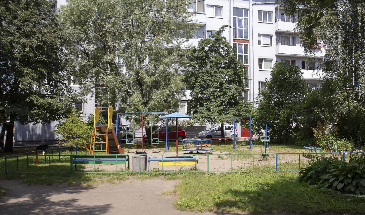 Детская площадка, Апартаменты Светлая квартира в центре города