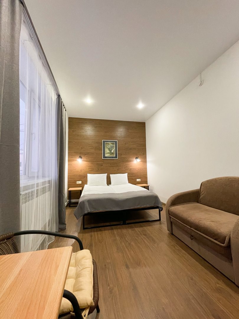 Трехместный (Эконом с 1 двухспальной кроватью + 1 постельное место) отеля VERANDA, Курган