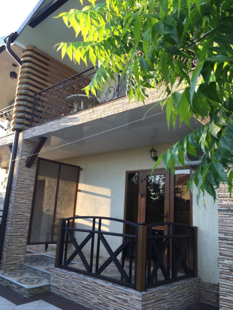 Полулюкс (Двухместный номер с балконом и мини-кухней) гостевого дома Виктория, Сириус