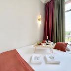 Люкс (Комфорт Двуспальный Диван с Балконом), Апарт-отель Metro Apartments