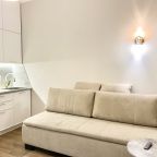 Люкс (Комфорт Двуспальный Диван с Балконом), Апарт-отель Metro Apartments