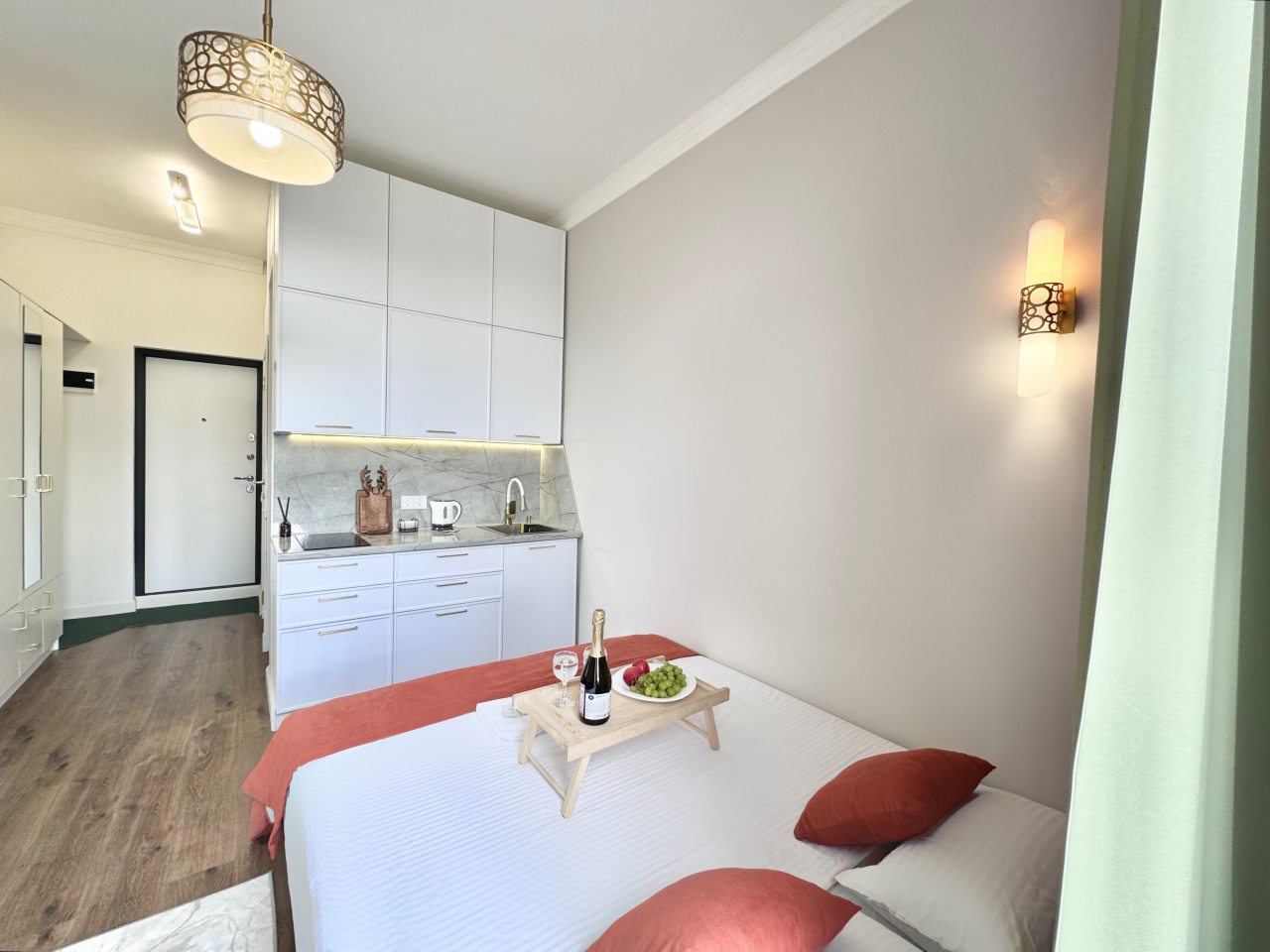 Люкс (Комфорт Двуспальный Диван с Балконом), Апарт-отель Metro Apartments