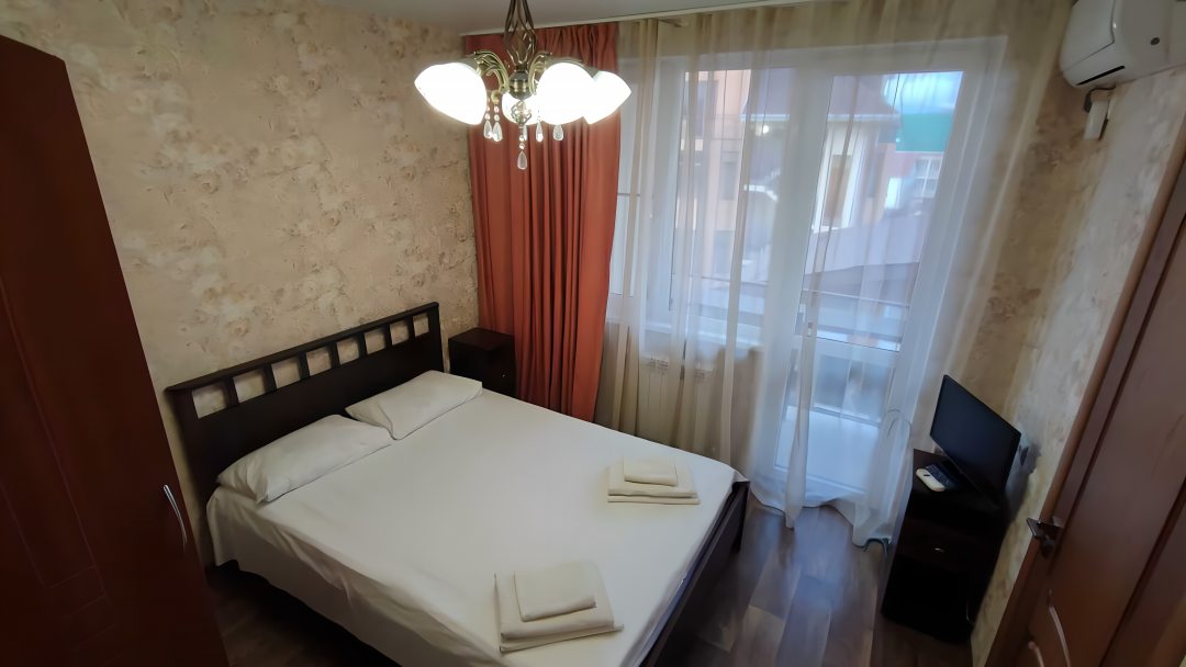 Двухместный (Cтандартный двухместный номер с двуспальной кроватью) гостевого дома Остров Сочи