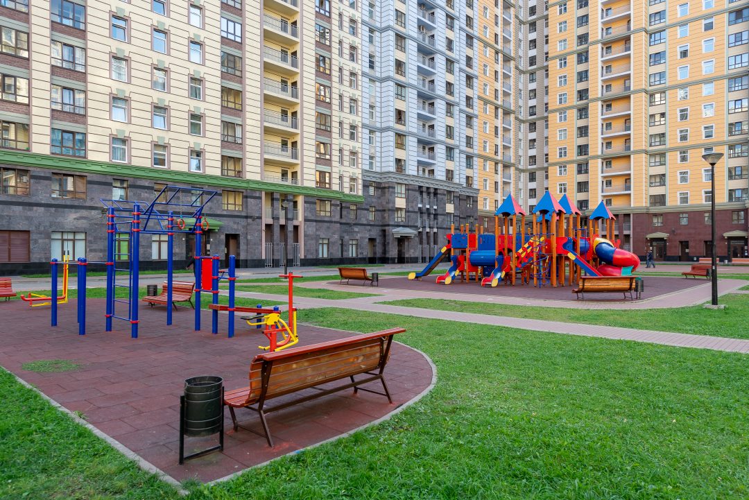 Детская площадка, Апартаменты В центре города на Московском