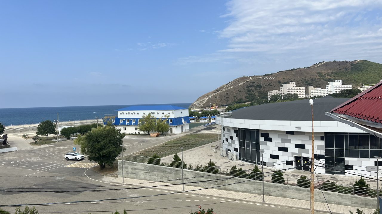 Меблированные комнаты С видом на море и лес, Сукко