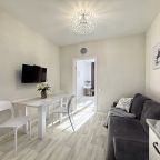 Апартаменты (Апартаменты 2-комнатные Макаенка 12Б), Апартаменты Home Apart парк Челюскинцев