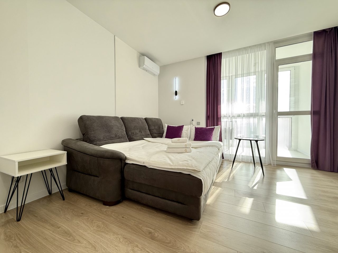 Апартаменты (Апартаменты 1-комнатные Макаенка 12Д), Апартаменты Home Apart парк Челюскинцев