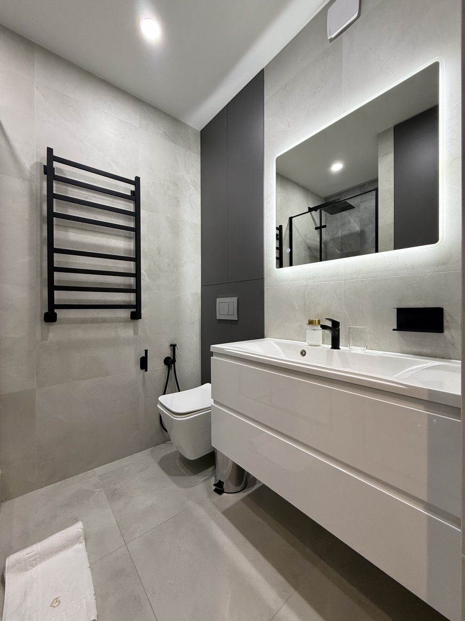Апартаменты (Апартаменты 1-комнатные Макаенка 12Д), Апартаменты Home Apart парк Челюскинцев