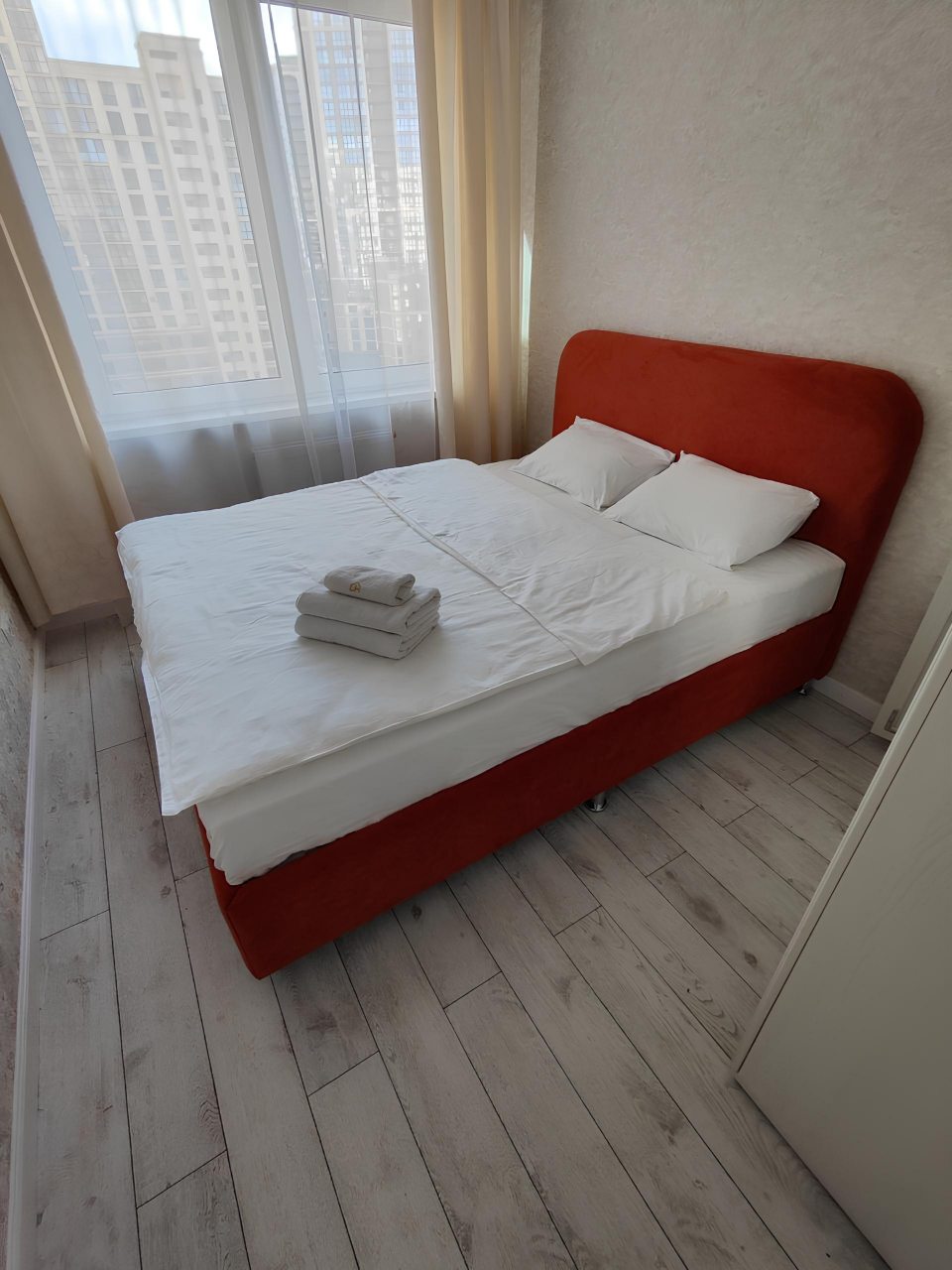 Апартаменты (Апартаменты 3-комнатные Макаенка 12В), Апартаменты Home Apart парк Челюскинцев