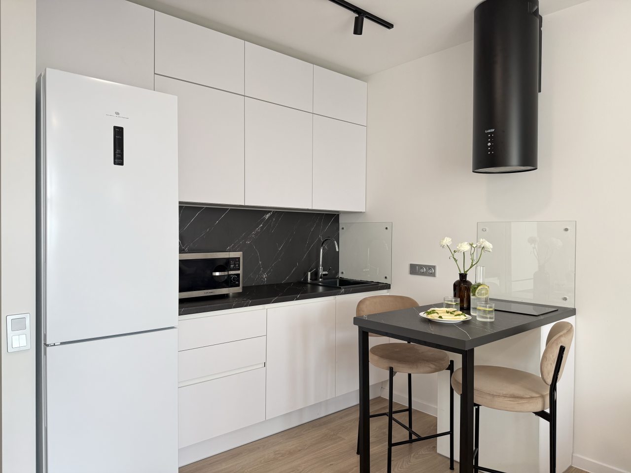 Апартаменты (Апартаменты 1-комнатные Макаенка 12Д), Апартаменты Home Apart парк Челюскинцев