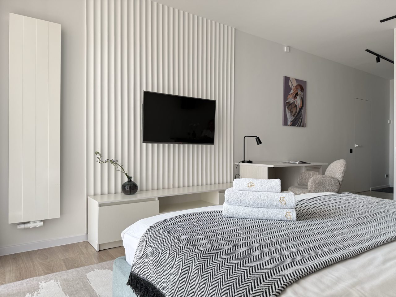Апартаменты (Апартаменты 1-комнатные Макаенка 12Д), Апартаменты Home Apart парк Челюскинцев