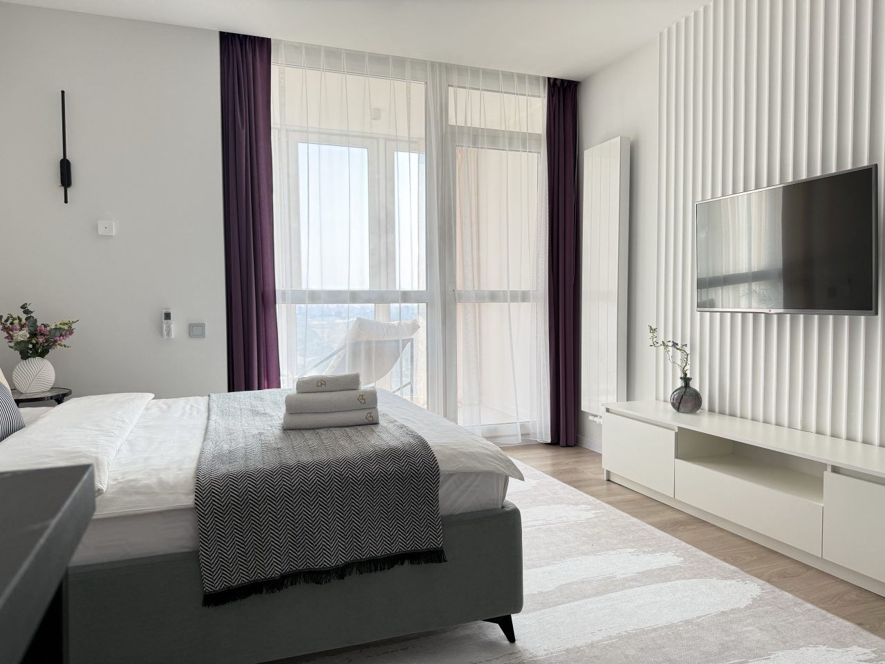 Апартаменты (Апартаменты 1-комнатные Макаенка 12Д), Апартаменты Home Apart парк Челюскинцев